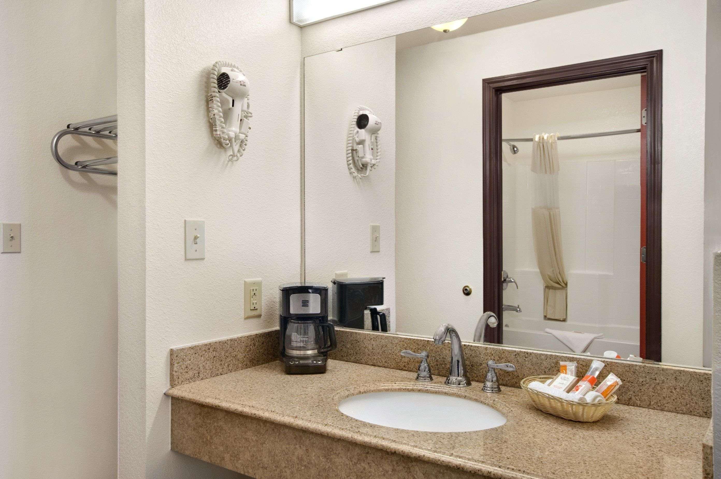 Howard Johnson By Wyndham Lubbock Tx Exterior foto