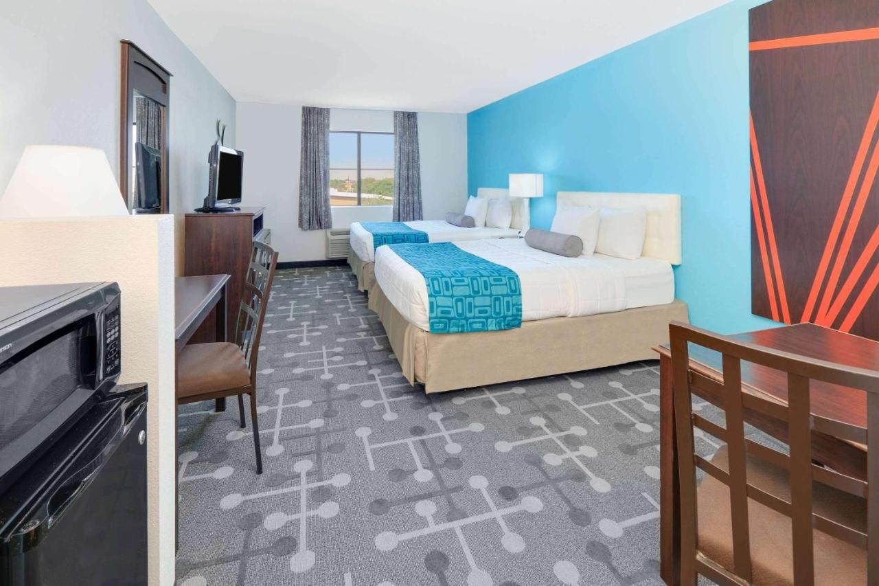 Howard Johnson By Wyndham Lubbock Tx Exterior foto